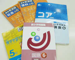 黄学館とは